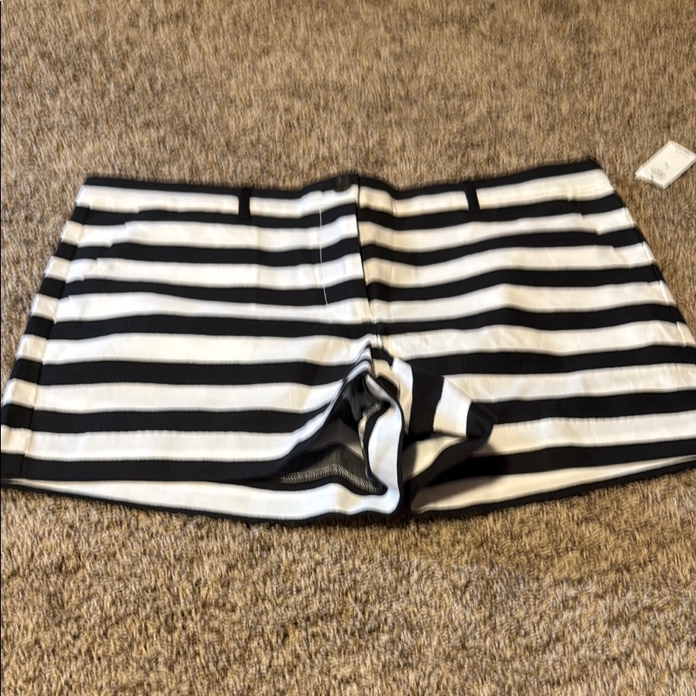 Gap Black and White Striped Women's Shorts - Size 10